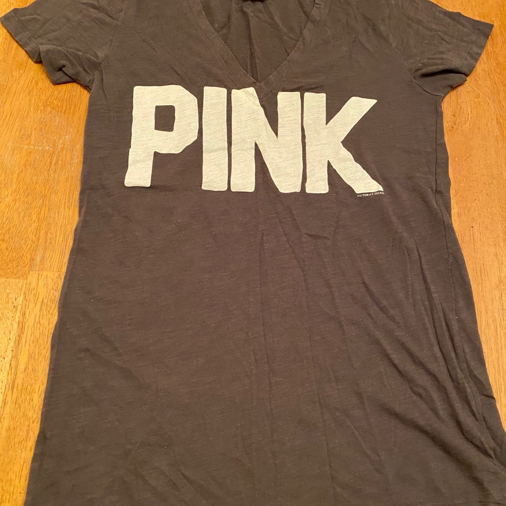 PINK v neck ladies cut t shirt very good cond Sz L